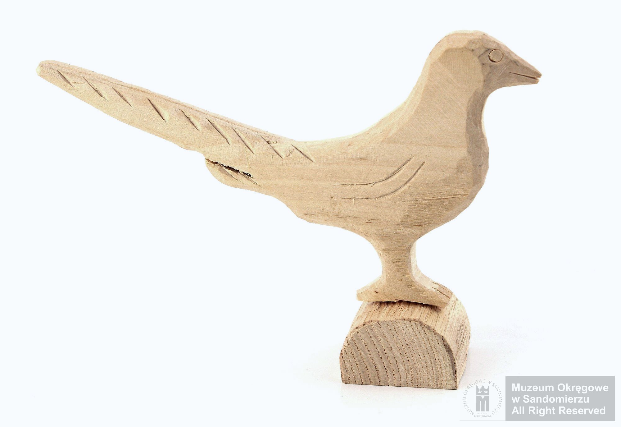 Rzeźba – ptak „sroka”. Fot. M. Banaczek