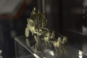 Wystawa "Srebro i sól. Solniczki z Muzeum Żup Krakowskich Wieliczka". Fot. Grzegorz Lipiec/MZS