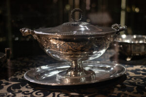 Wystawa "Srebro i sól. Solniczki z Muzeum Żup Krakowskich Wieliczka". Fot. Grzegorz Lipiec/MZS