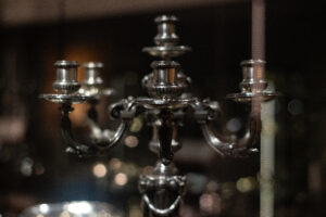 Wystawa "Srebro i sól. Solniczki z Muzeum Żup Krakowskich Wieliczka". Fot. Grzegorz Lipiec/MZS