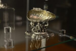 Wystawa "Srebro i sól. Solniczki z Muzeum Żup Krakowskich Wieliczka". Fot. Grzegorz Lipiec/MZS