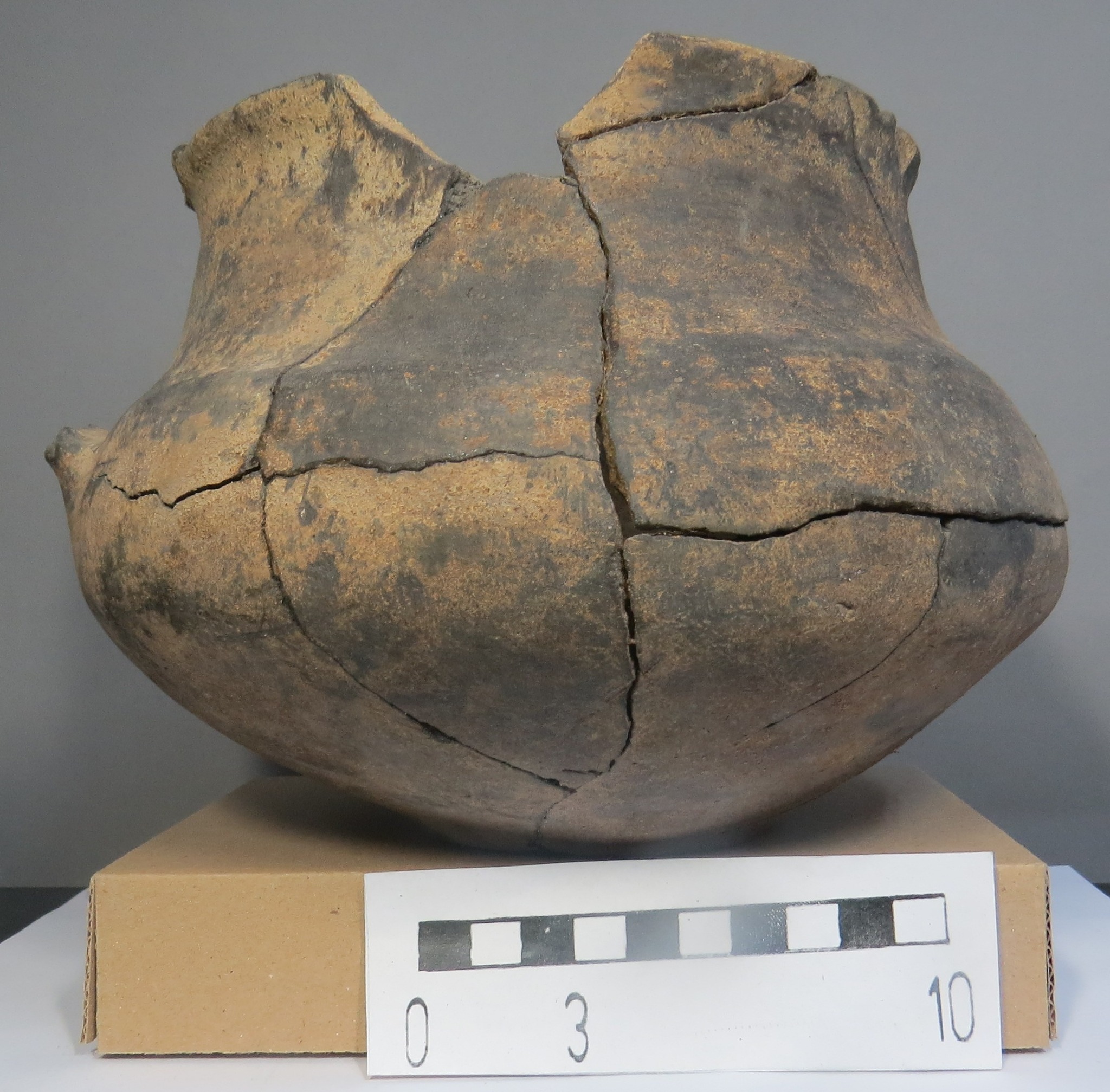 Popielnica kultury pomorskiej z Krzczonowic stan. 19